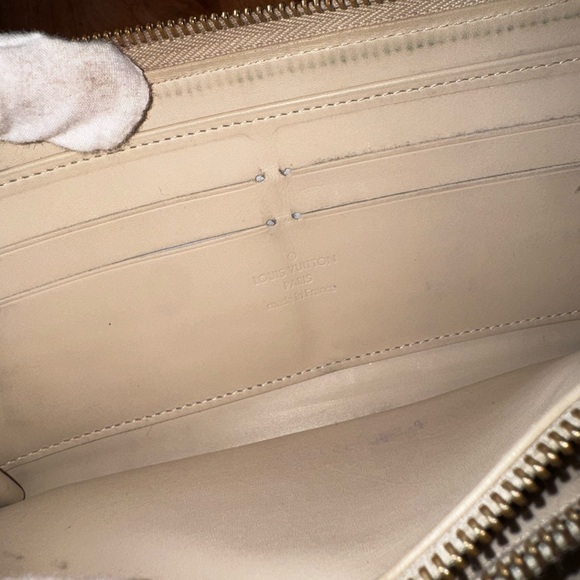 Louis Vuitton monogram, patent leather vintage zippy wallet with unbranded chain - Picture 11 of 17